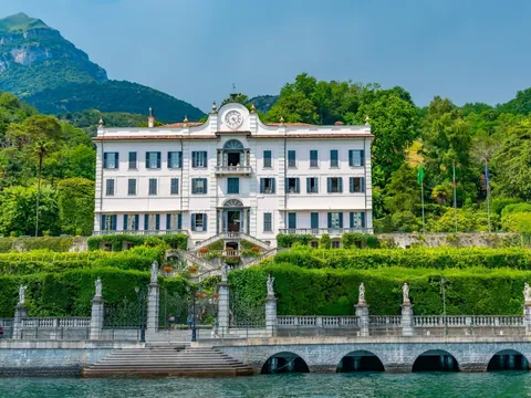 En Villa Carlotta, el arte neoclásico convive con camelias, esculturas y terrazas abiertas al Lago de Como.