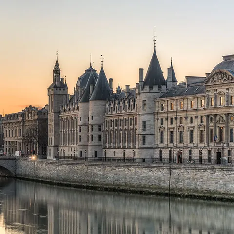 Vista de La Conciergerie sobre el río Sena