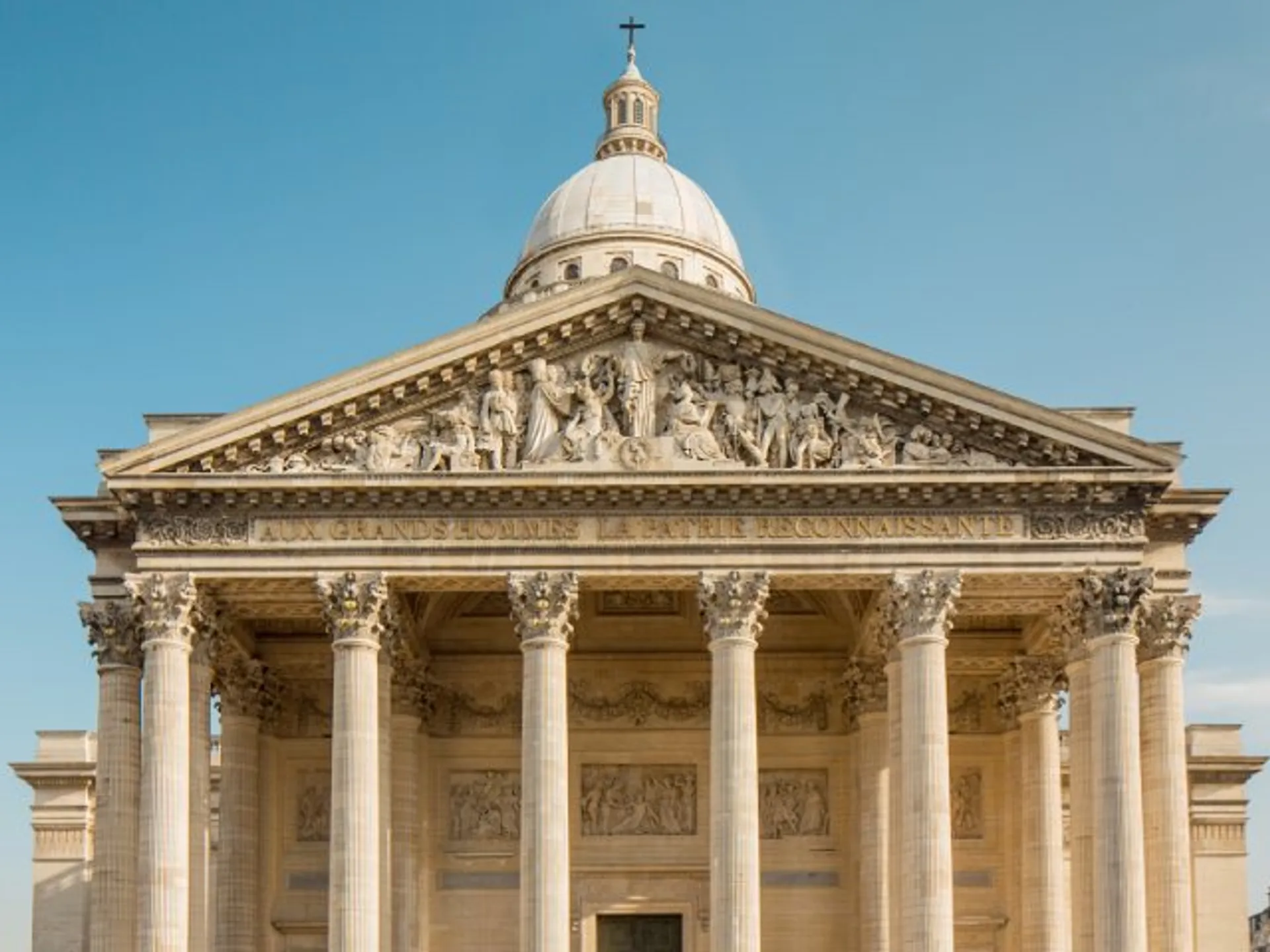 Panteón Paris, Buendía Tours
