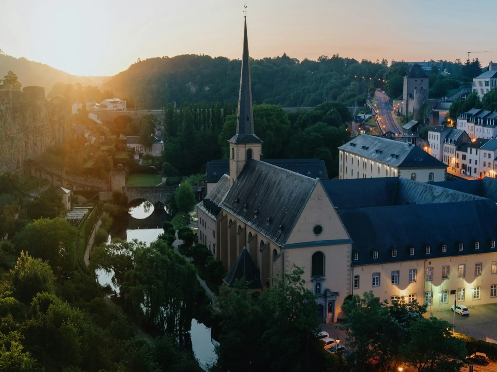 Panorámica de Luxemburgo y la muralla al atardecer