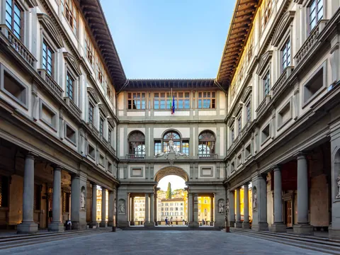 La Galería de los Uffizi acoge una de las colecciones de pintura más ricas del mundo y es el segundo museo más visitado de Italia.