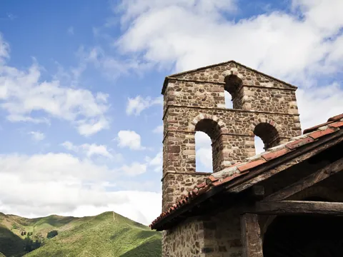 Campanario monasterio Santo Toribio Liébana España
