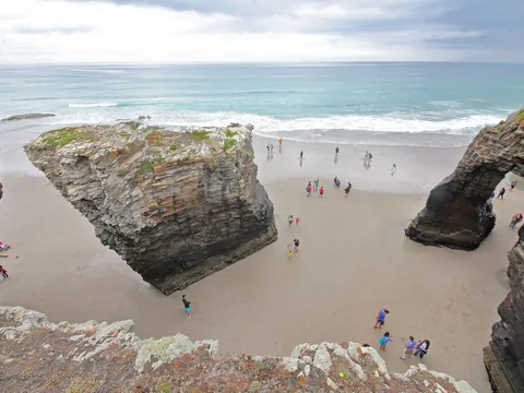 excursión Playa Catedrales desde Lugo visita guiada Ribadeo Galicia