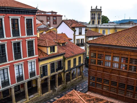 Edificios históricos en el centro de Avilés, Asturias