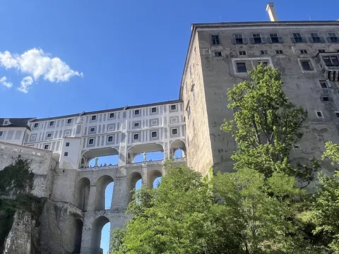 Exteriores castillo Český Krumlov y puente del capote, Plastovy Most