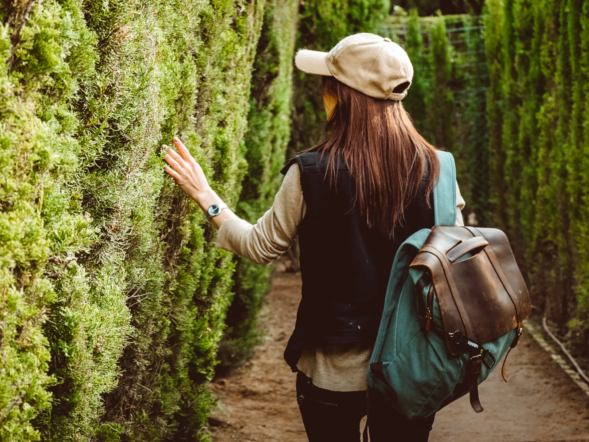 Turista en el Parque del Laberinto de Horta - Laberinto de Horta - Qué ver en Barcelona - Guía de Viajes Barcelona - Buendía Tours