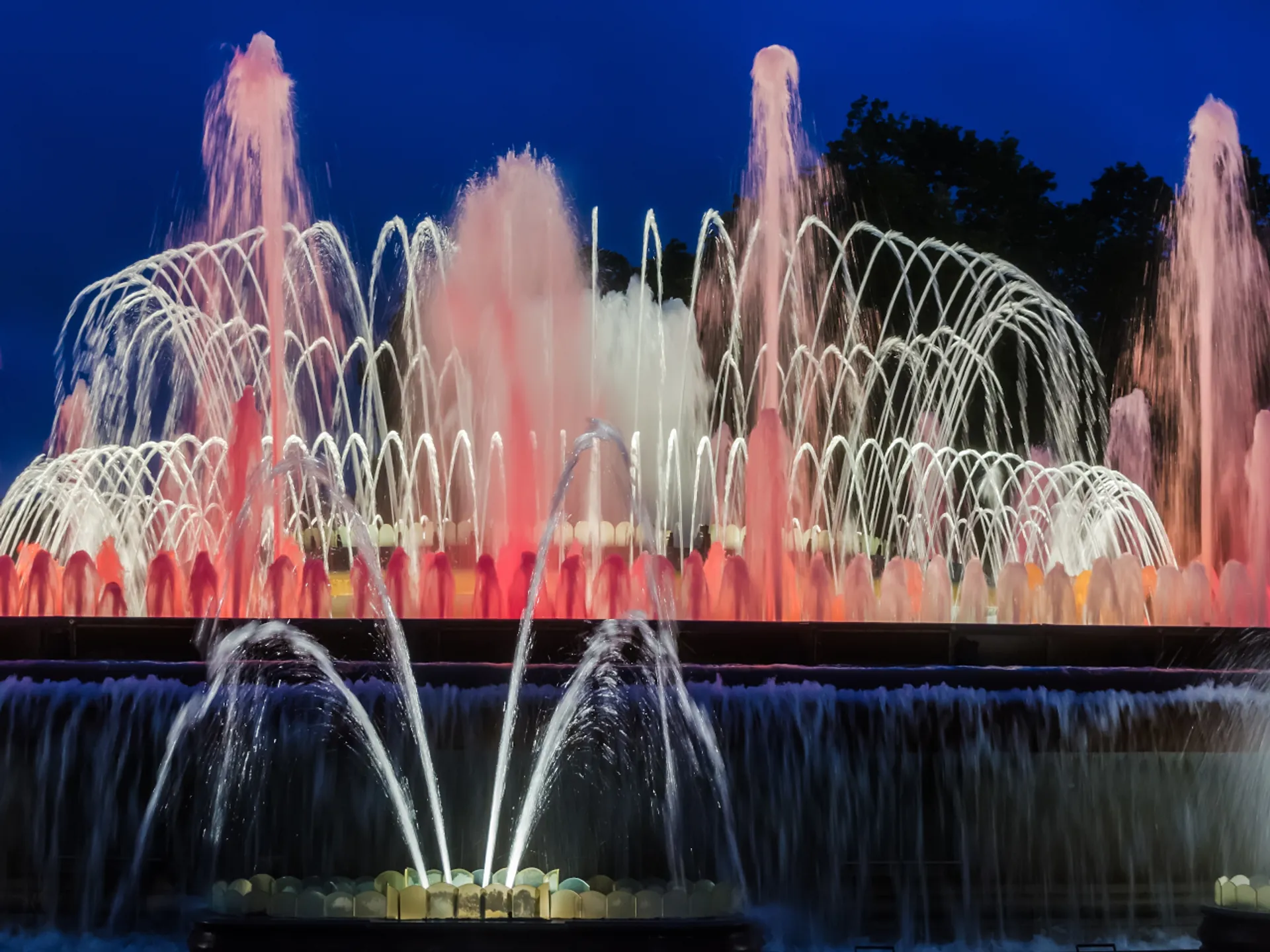 Fuente Mágica de Montjuïc - Montjuïc de Barcelona - Qué ver en Barcelona - Guía de Viajes Barcelona - Buendía Tours