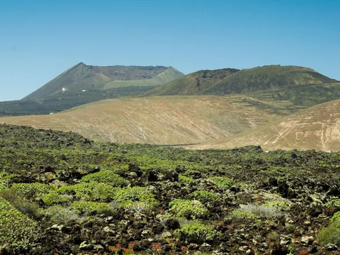 Senderismo Lanzarote Trekking Volcan Corona Acantilados Famara islas Canarias Rutas paseos España