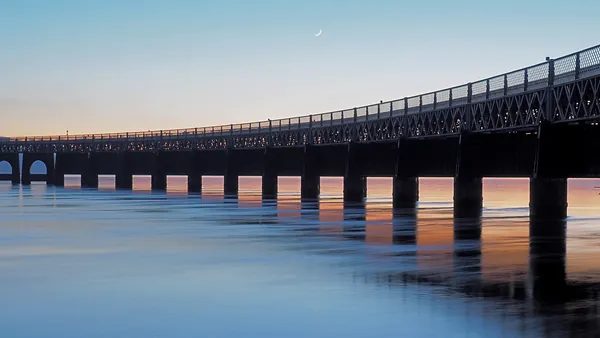 Puente del río Tay, que cruza el fiordo del mismo nombre