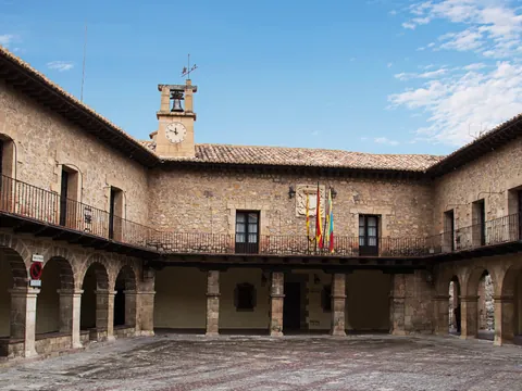 free-tour-albarracin-imprescindible_visita-guiada-gratuita_gratis_en-español_pueblo-medieval_murallas_teruel_aragon_buendia-tours (2).jpg