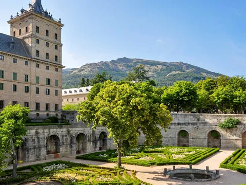 tour-privado-san-lorenzo-el-escorial_visita-guiada-jardines-monasterio.jpg