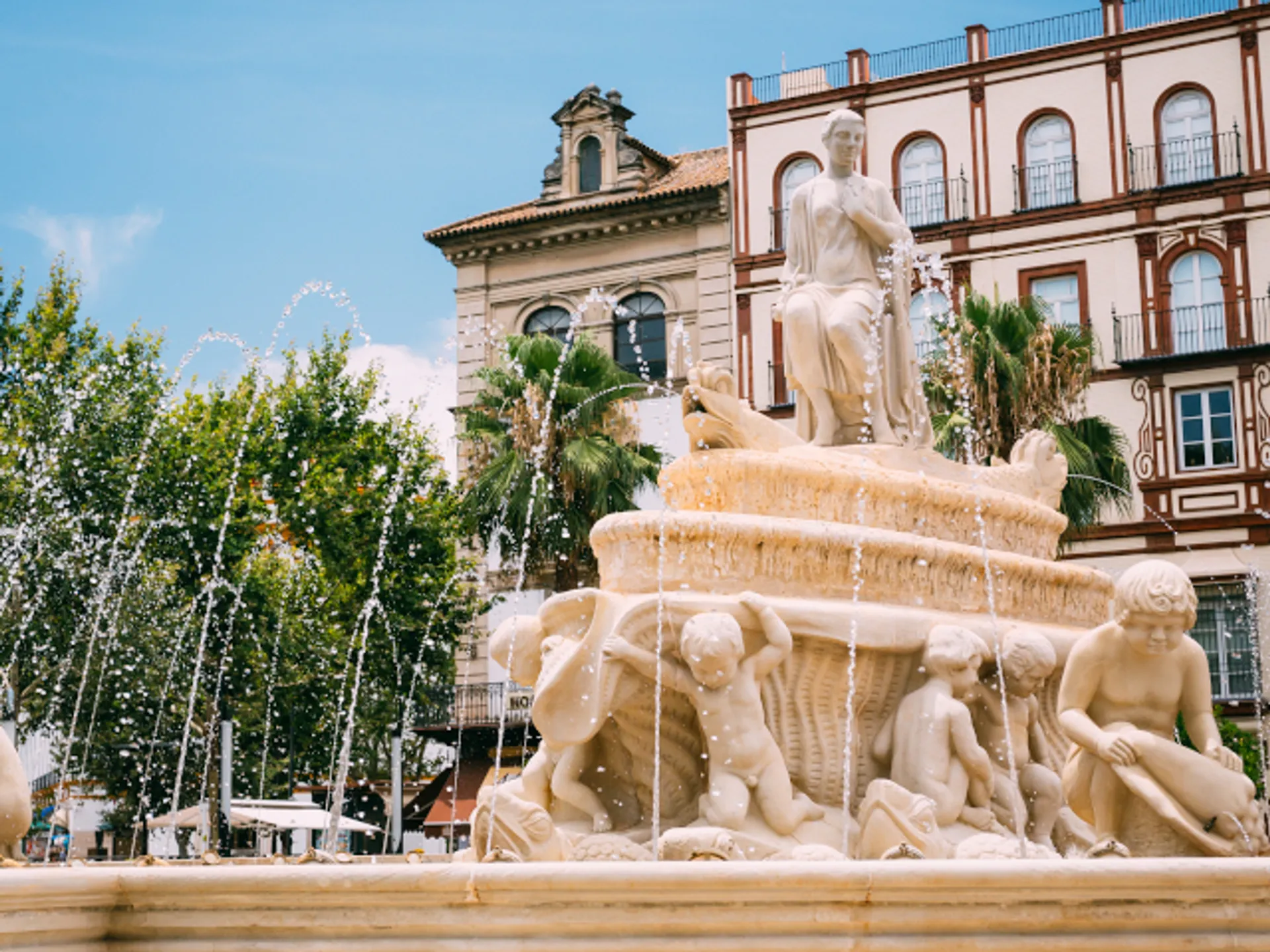 Fuente en la Puerta de Jerez de Sevilla - Puerta de Jerez - Qué ver en Sevilla - Guía de viaje Sevilla - Buendía Tours