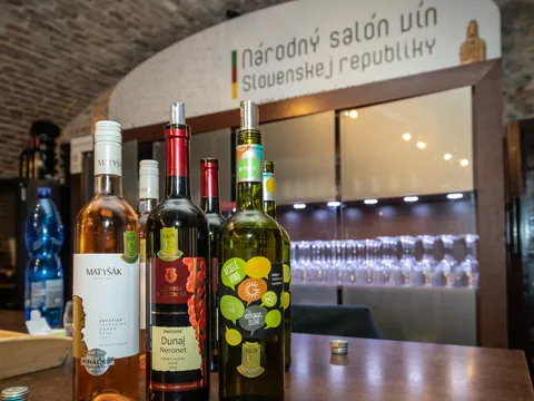 Selección de vinos locales bratislavos para la cata.