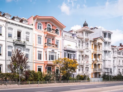 Elegantes casas en Bebek, una de las paradas de este tour gastronómico.
