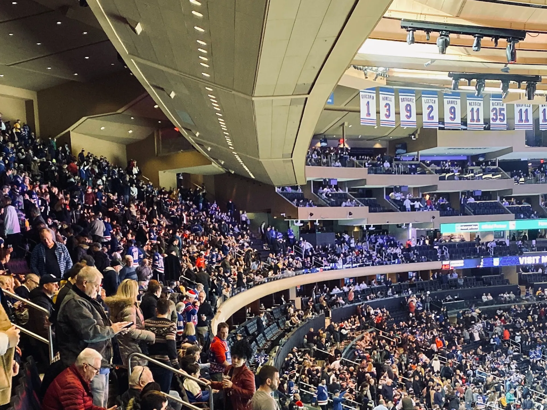 Grada con aficionados en el Madison Square Garden - Madison Square Garden - Qué ver en Nueva York - Guía de Viajes Nueva York - Buendía Tours