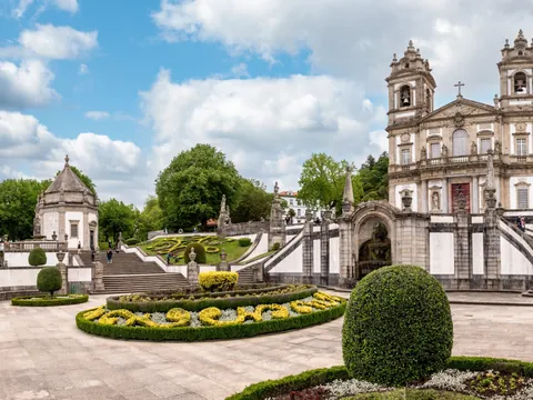 Santuario del Bom Jesus do Monte y sus jardines en Braga, Portugal