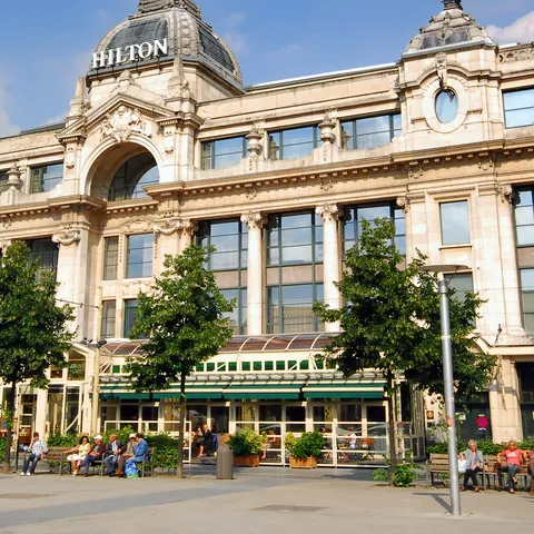 Plaza Groenplaats - Qué ver en Amberes - Guía de viaje Amberes - Buendía Tours