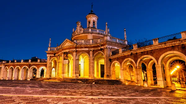 tour nocturno Aranjuez visita guiada noche Palacio Real atardecer Comunidad Madrid