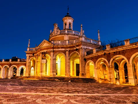 tour nocturno Aranjuez visita guiada noche Palacio Real atardecer Comunidad Madrid