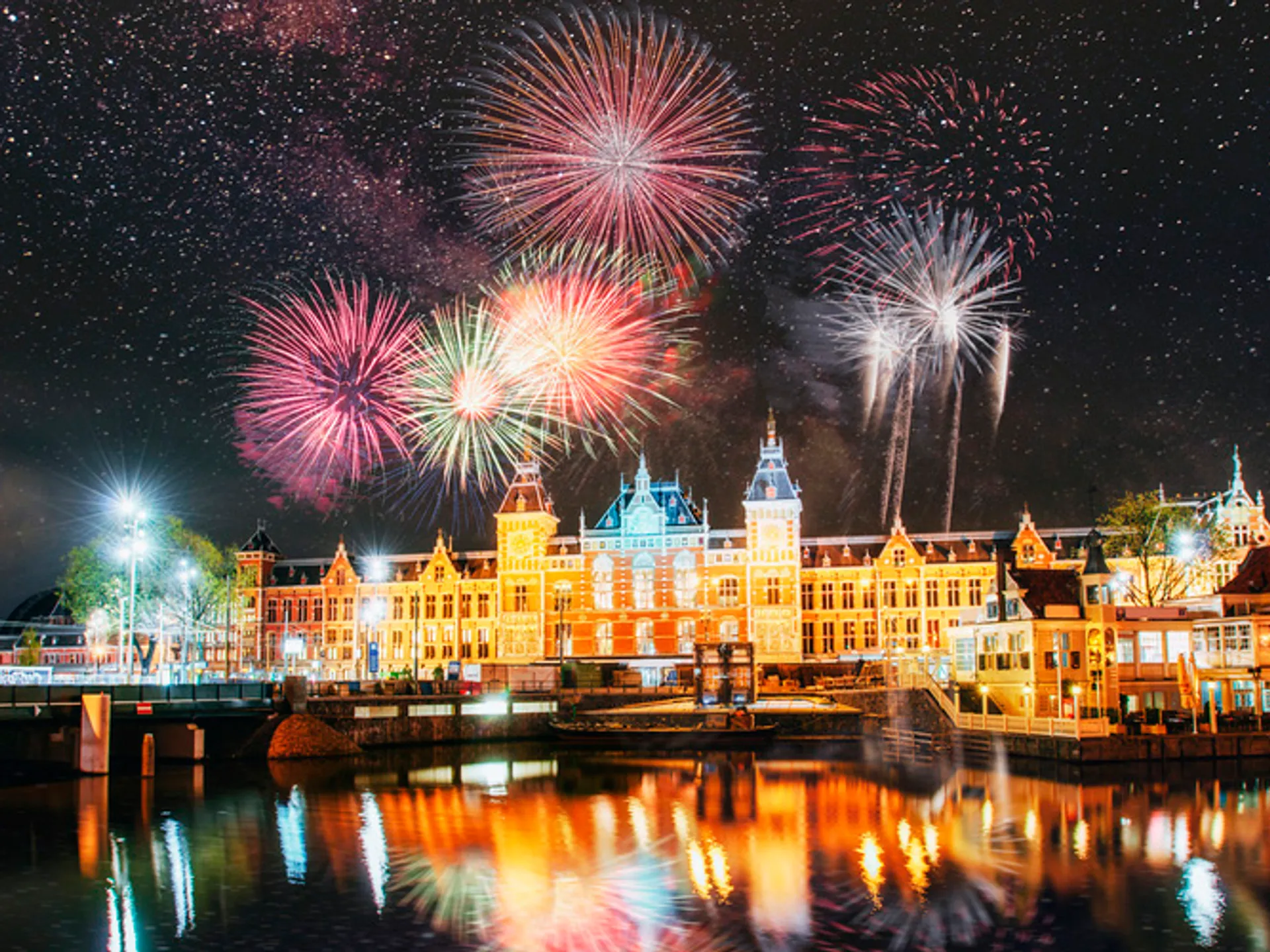 Fuegos artificiales de Nochevieja en Ámsterdam- - Navidades en Ámsterdam- guía de viaje - Buendía tours