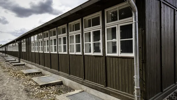 Barracón de madera conservado en el antiguo campo de concentración de Sachsenhausen