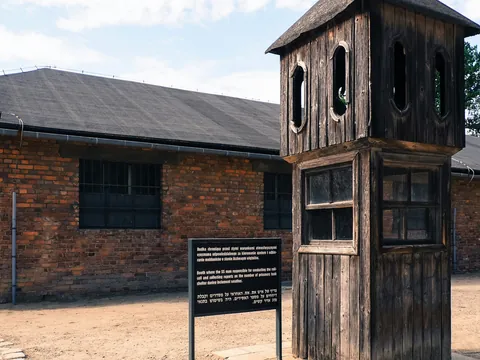 Caseta de vigilancia en Auschwitz I