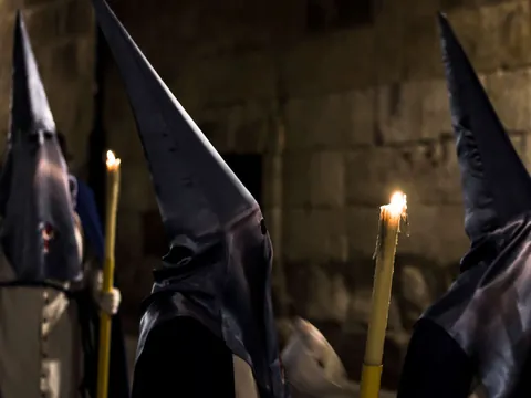free tour nocturno Sevilla misterios leyendas visita guiada gratis Procesion