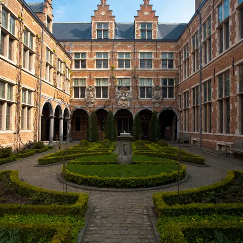 Patio interior del Museo Plantin Moretus de Amberes, Bélgica
