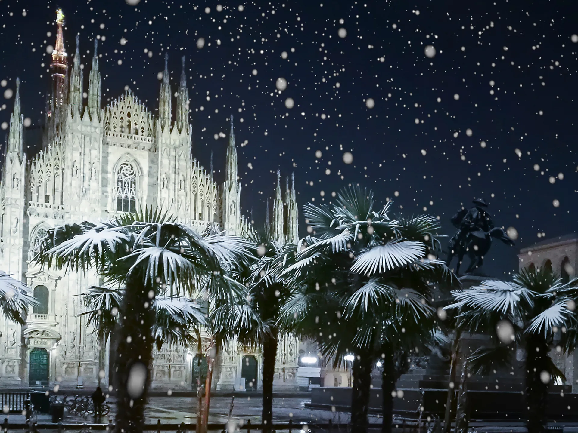 Nieve en el Duomo de Milán - Los mejores destinos de Europa en el puente de diciembre 2022 - Blog - Buendía Tours