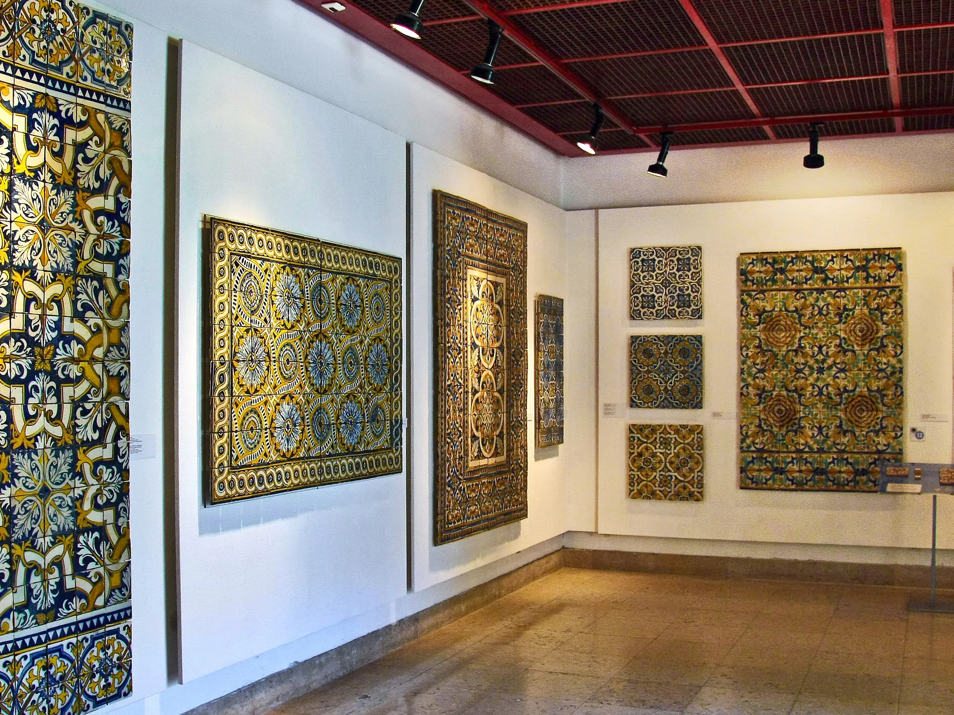 Interior del Museo Nacional del Azulejo en Lisboa