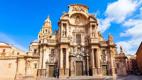 Fachada barroca e imafronte de la Catedral de Murcia