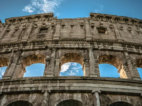 Coliseo de Roma en Italia visto desde abajo, Roma, Italia