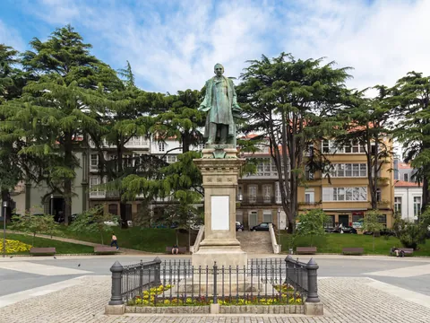 Plaza del Marqués de Amboage y su escultura