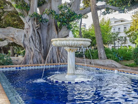 Fuente Alameda Apodaca visita guiada Cádiz tour Cortes