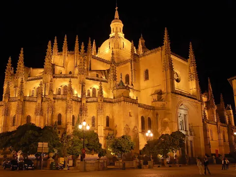 catedral_free-tour-segovia-misterios-leyendas_castilla-leon_buendia.jpg