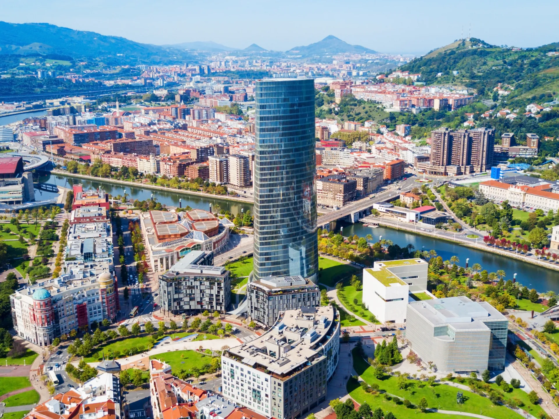 Vista Torre Iberdrola de Bilbao - Torre Iberdrola - Qué ver en Bilbao - Guía de Viajes Bilbao - Buendía Tours