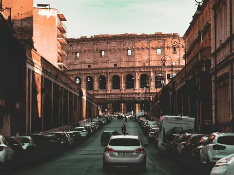 Vista del Coliseo Romano al atardecer, Roma