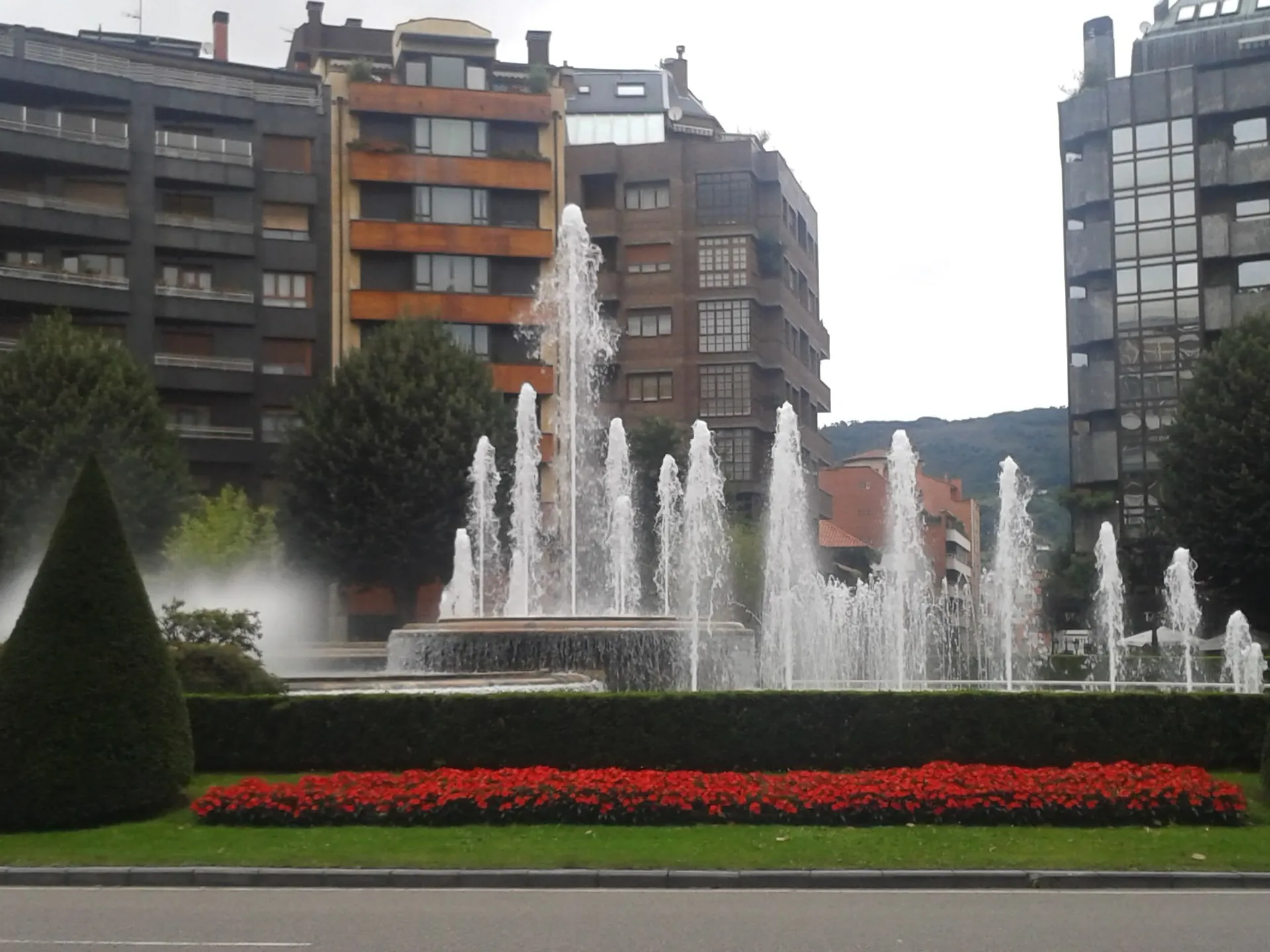 Vista de la Plaza América y la fuente central- Buendía Tours