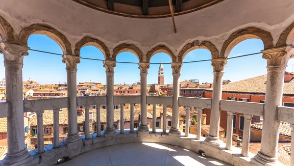 Cómo elegir entre los tours a pie y visitas guiadas para conocer la Basílica de San Marcos