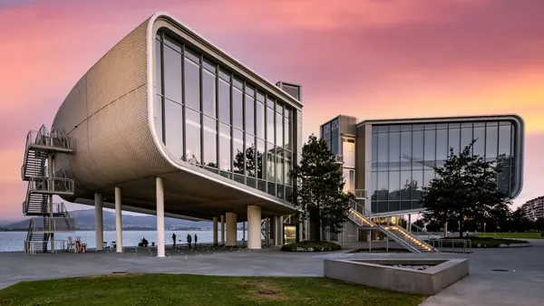 Centro Botín al atardecer en Santander