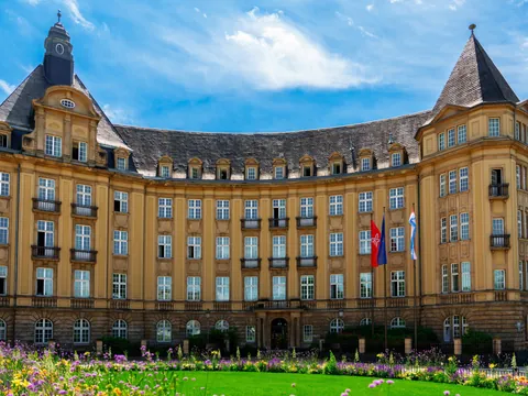 El ayuntamiento es otro de los imprescindibles que no puede faltar en este tour privado.