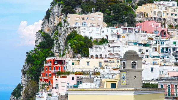 Casas enclavadas en la piedra en Capri
