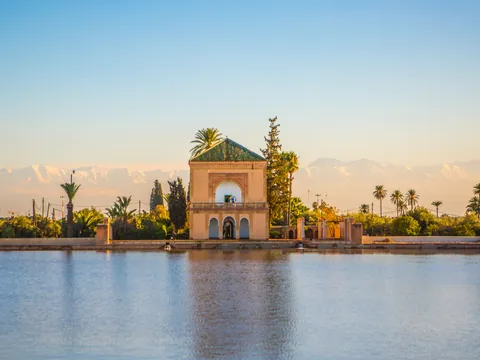 Pabellón y estanque de los Jardines de la Menara en Marrakech