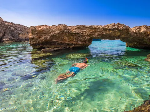 excursion-barco-isla-comino_laguna-azul_cuevas_blue-lagoon_crucero_paseo-barco_catamaran_malta_buendia-tours (4).jpg