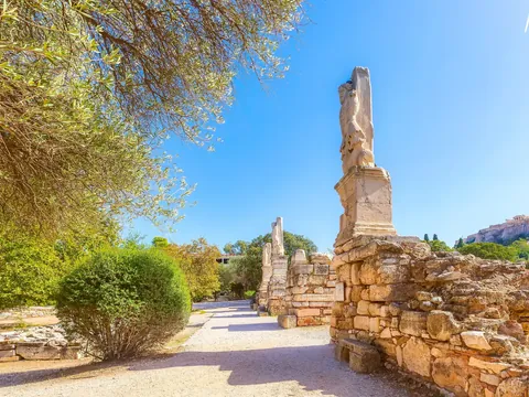 Estatuas de Gigantes y Tritones en el Odeón de Agripa, Ágora de Atenas