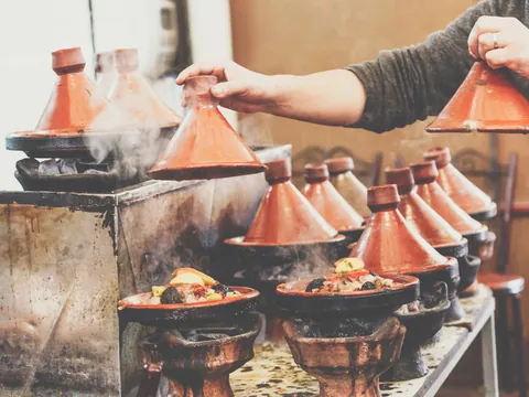 Taller de cocina tradicional con tajines en Marrakech, Marruecos