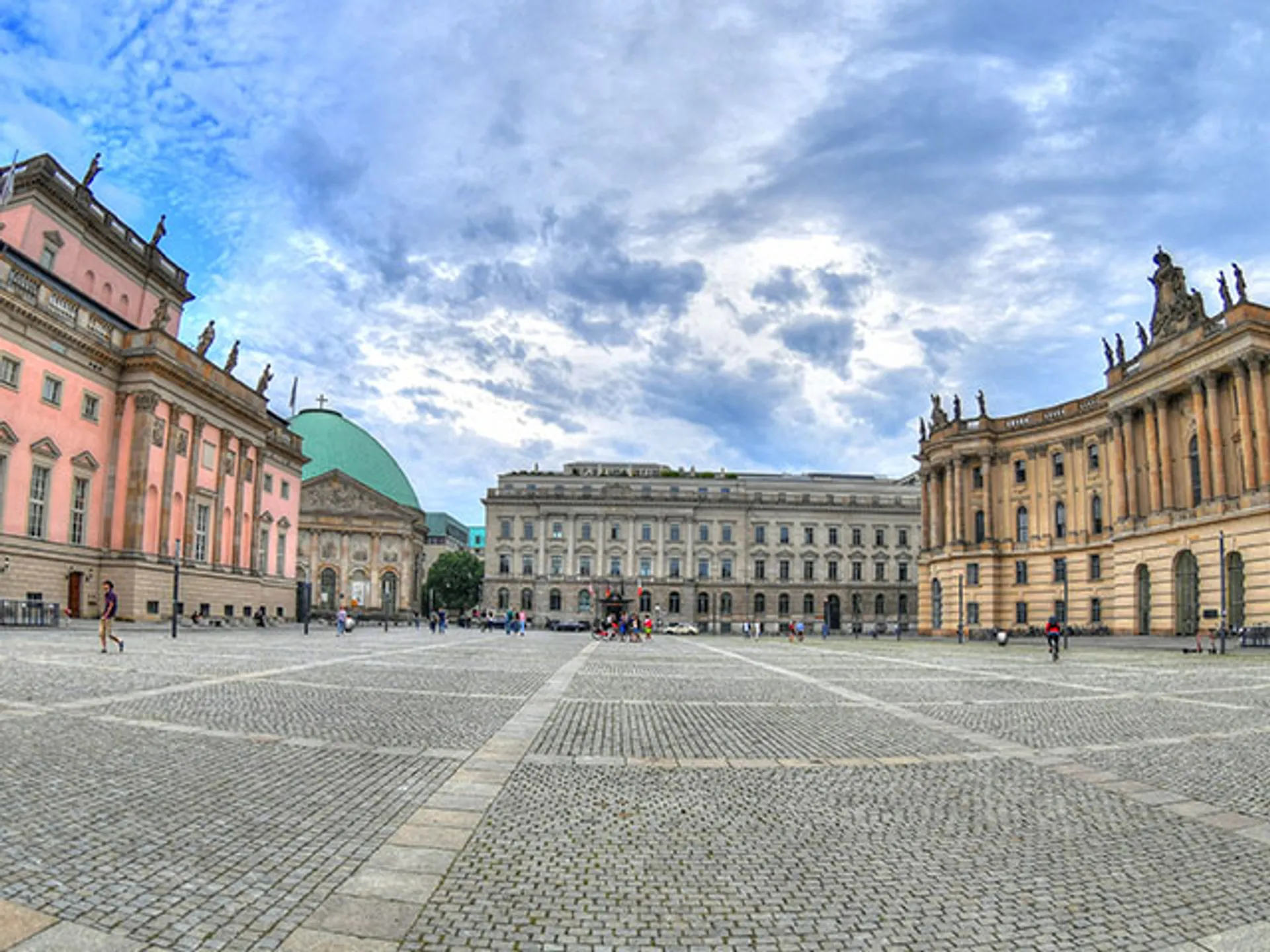 Bebelplatz - Qué ver en Berlín - Guía de viaje Berlín - Buendía Tours