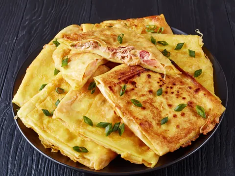Plato tradicional marroquí servido tras el taller de cocina en Marrakech, Marruecos