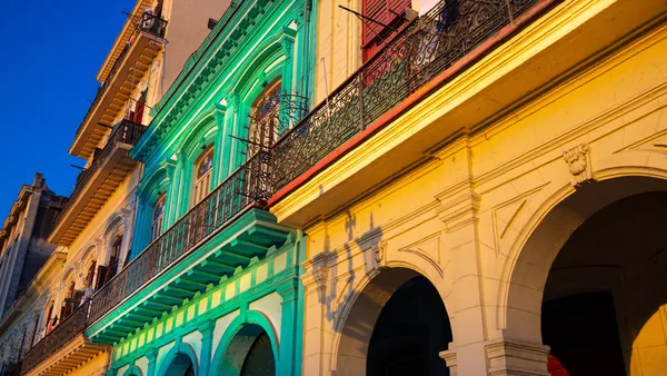 Calles coloridas de La Habana Vieja, Cuba