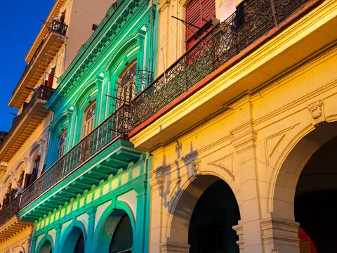 Calles coloridas de La Habana Vieja, Cuba